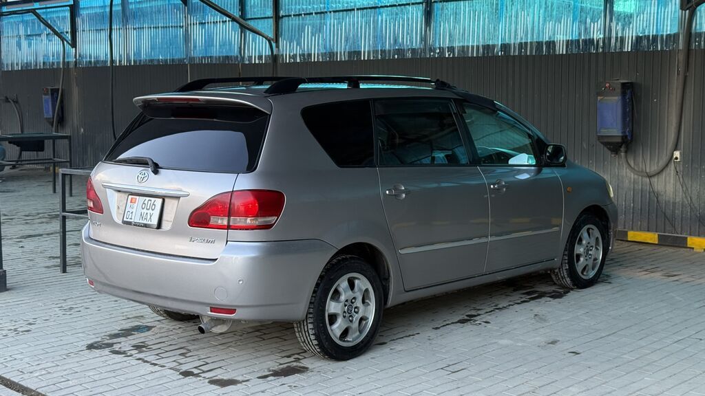 Toyota Ipsum: 2003 г., 2.4 л, Автомат, Бензин, Минивэн: фото 6