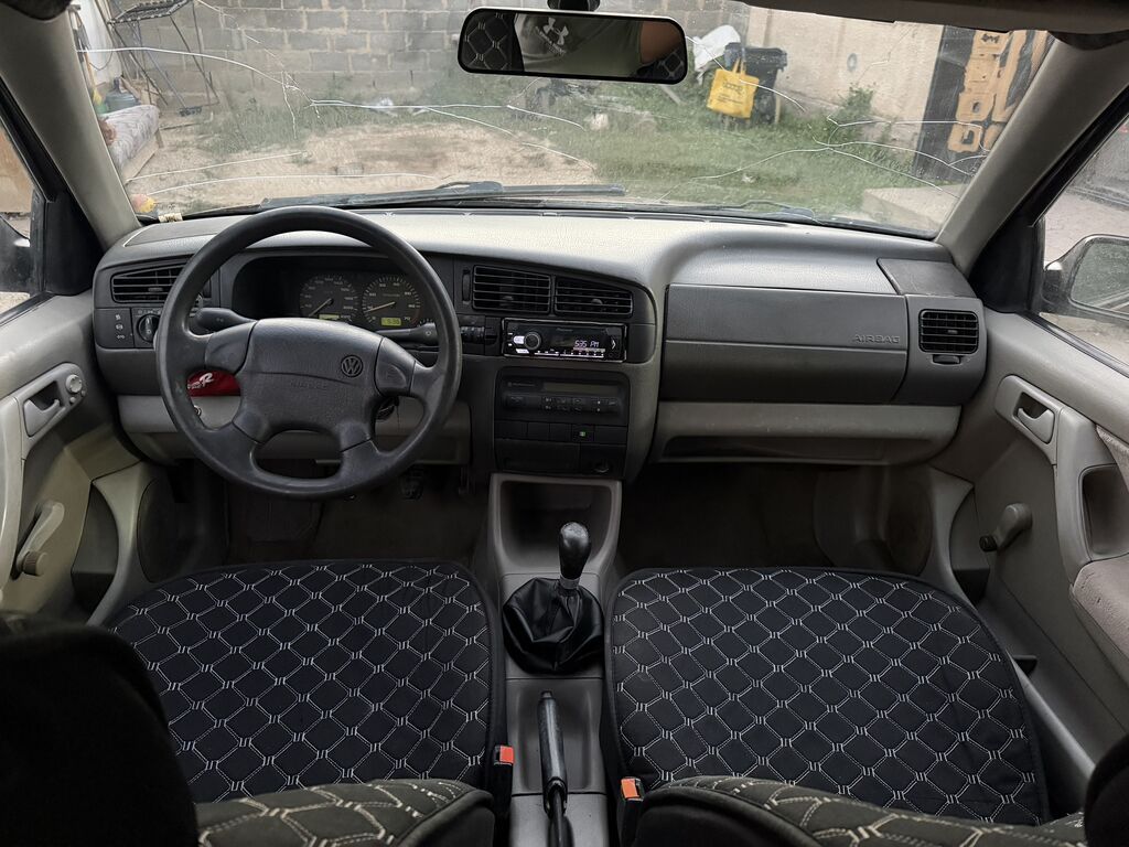 Volkswagen Golf: 1994 г., 2 л, Механика, Бензин, Универсал: фото 6