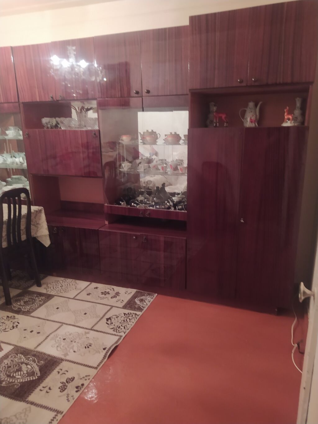 3otaqlı mənzil – geniş yataq otaqları. Təsvir: - Yataq otağı: Böyük