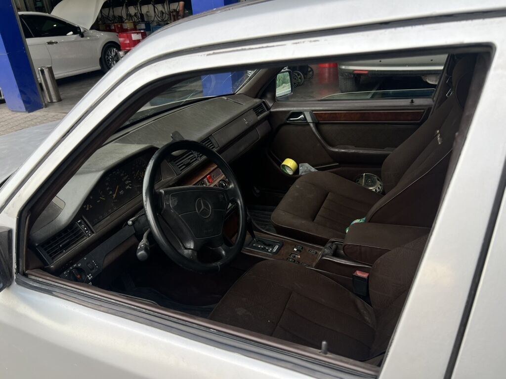 Mercedes-Benz W124: 1994 г., 2.2 л, Автомат, Бензин, Седан: фото 7