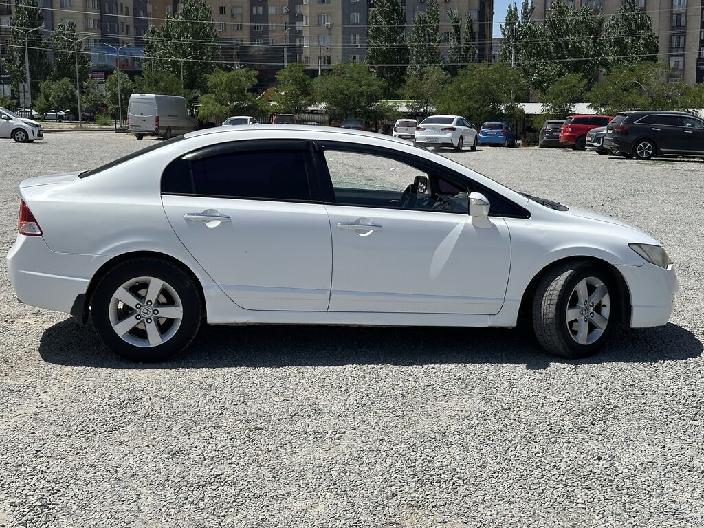 Honda Civic: 2006 г., 1.8 л, Автомат, Бензин, Седан: фото 2