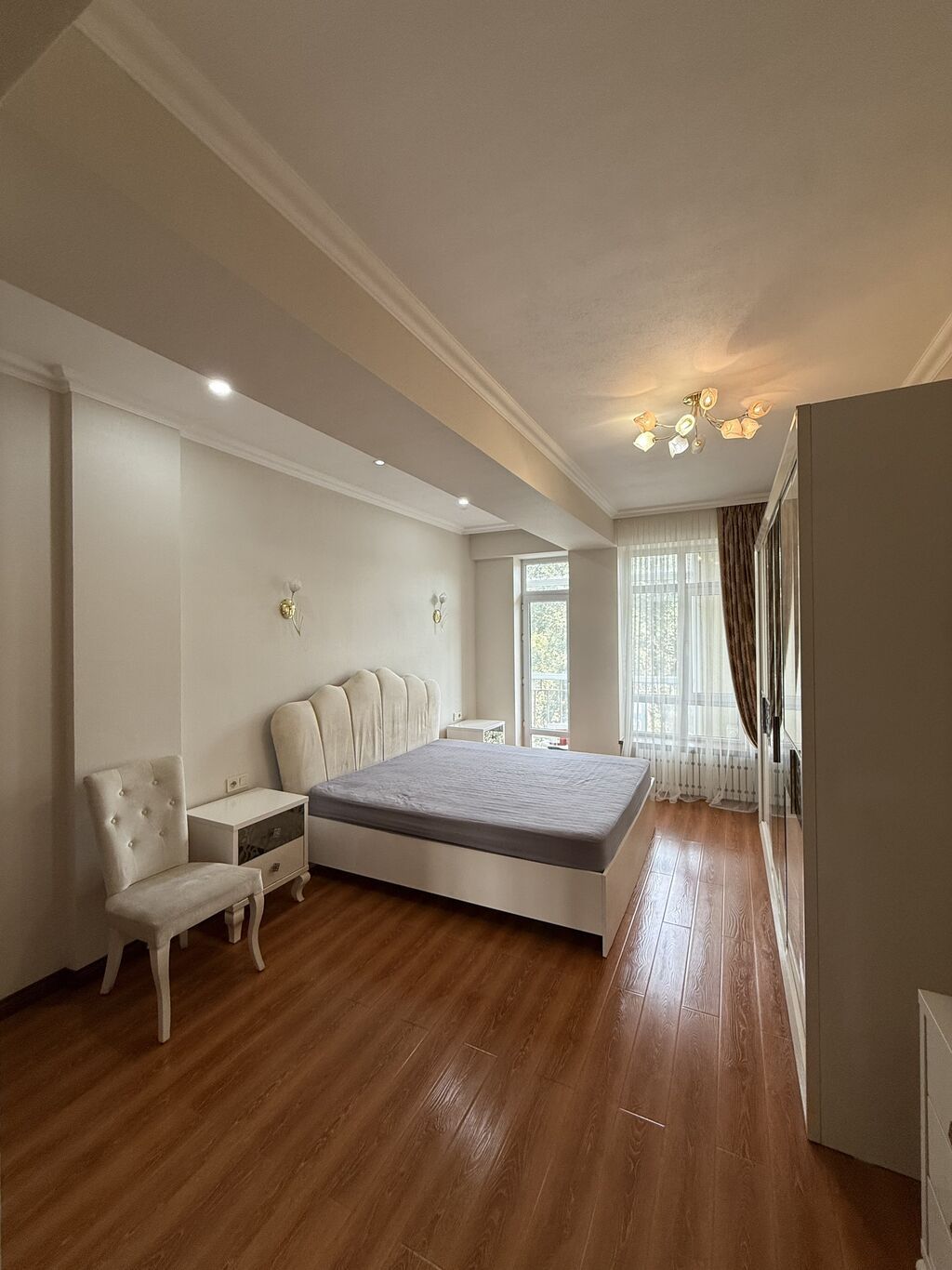 Продам 3-комн. квартиру, 121 м², 3/10 эт.: фото 2