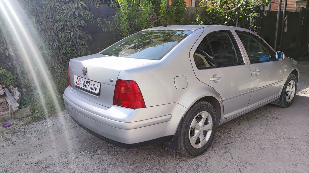 Volkswagen Bora: 2002 г., 1.6 л, Автомат, Бензин, Седан: фото 3