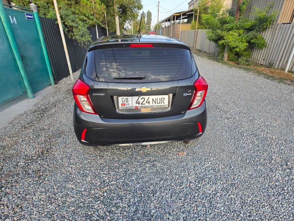Chevrolet Spark: 2017 г., 1 л, Автомат, Бензин, Хэтчбэк: фото 3