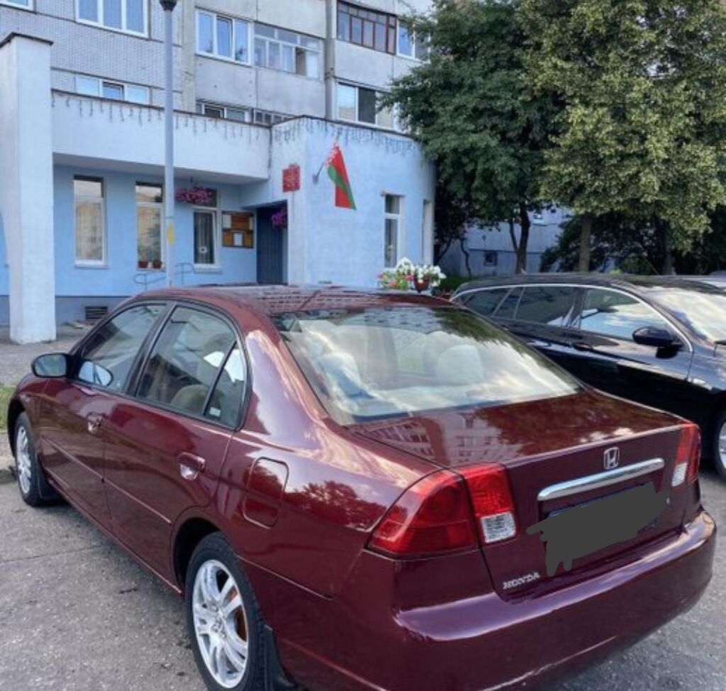 Honda Civic: 2003 г., 1.7 л, Механика, Бензин, Седан: фото 3