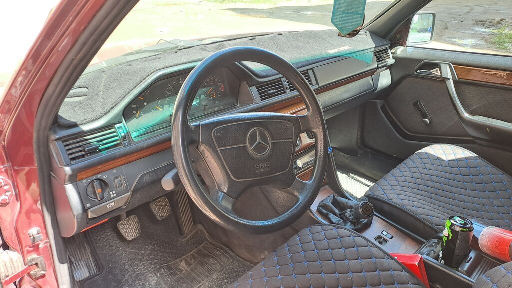 Mercedes-Benz W124: 1994 г., 2 л, Механика, Бензин, Седан: фото 6
