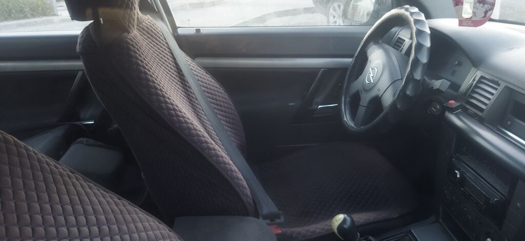 Opel Vectra: 2003 г., 1.8 л, Механика, Бензин, Седан: фото 6