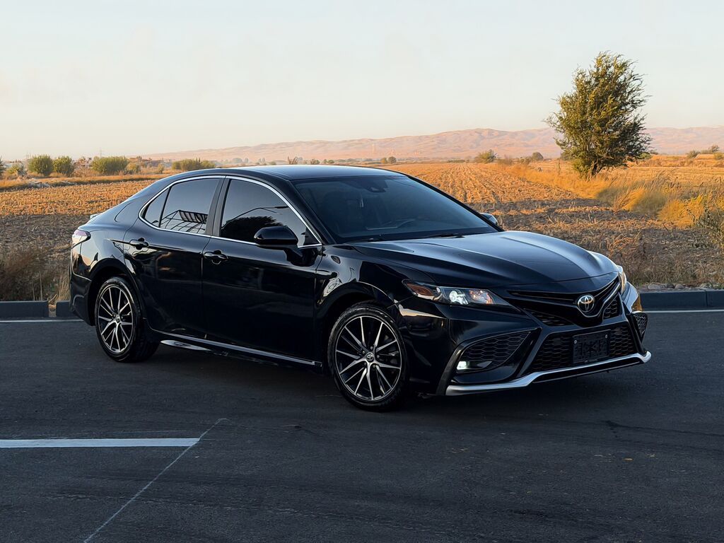 Toyota Camry: 2021 г., 2.5 л, Автомат, Бензин, Седан: фото 2