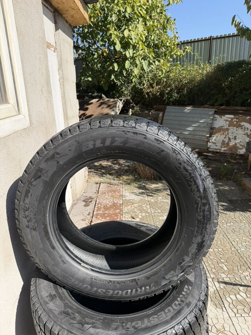 Зимние шины Bridgestone Blizzak 225/65/17 Почти новые - Комплект из 4: фото 2