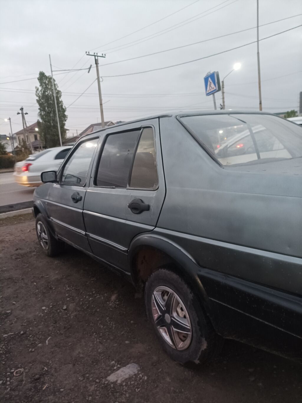 Volkswagen Jetta: 1991 г., 1.8 л, Механика, Бензин, Седан: фото 3