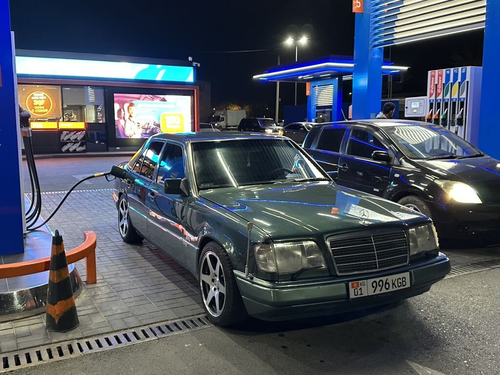 Mercedes-Benz E-Class: 1993 г., 3.2 л, Автомат, Бензин, Седан: фото 2