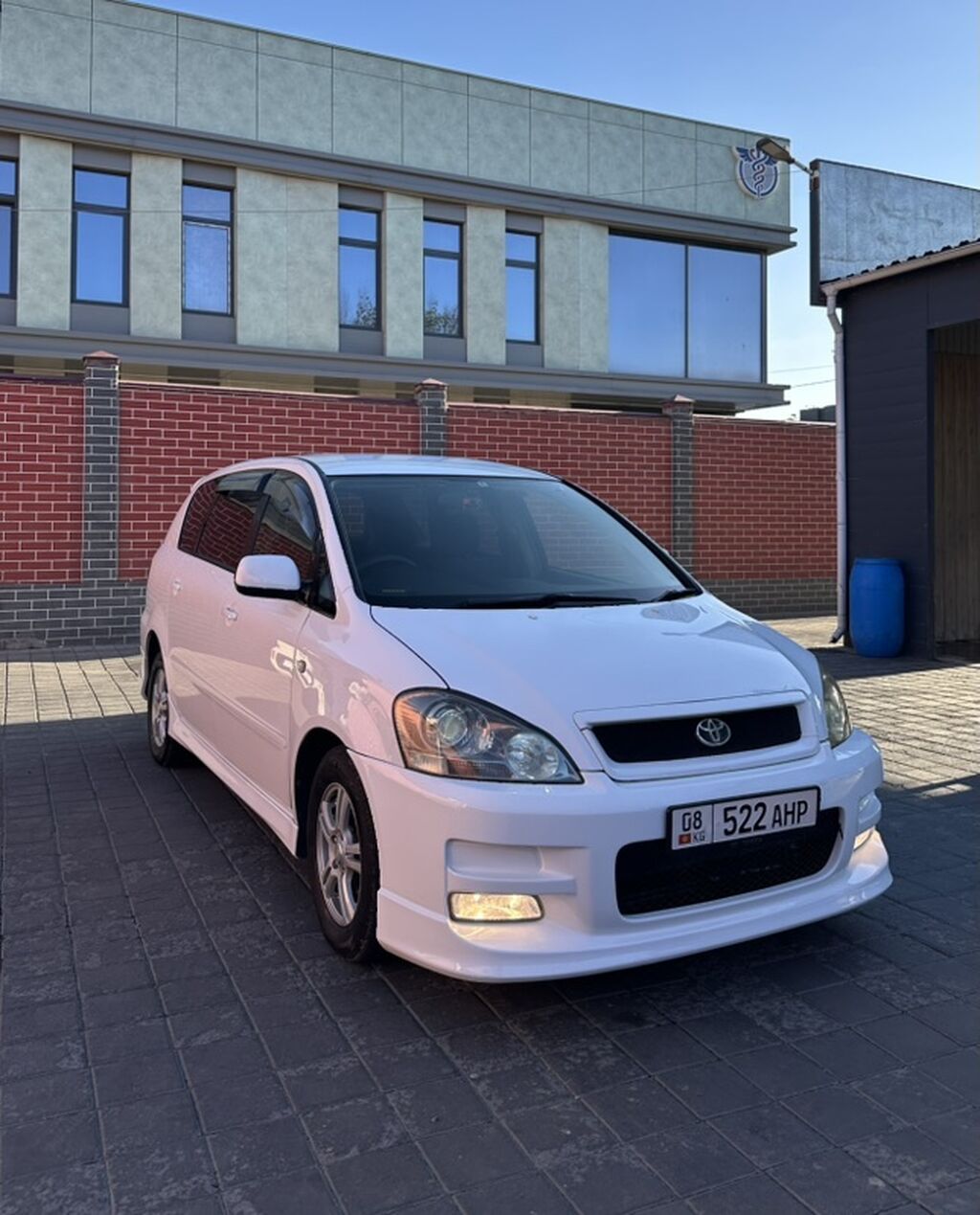 Toyota Ipsum: 2003 г., 2.4 л, Бензин, Минивэн: фото 1