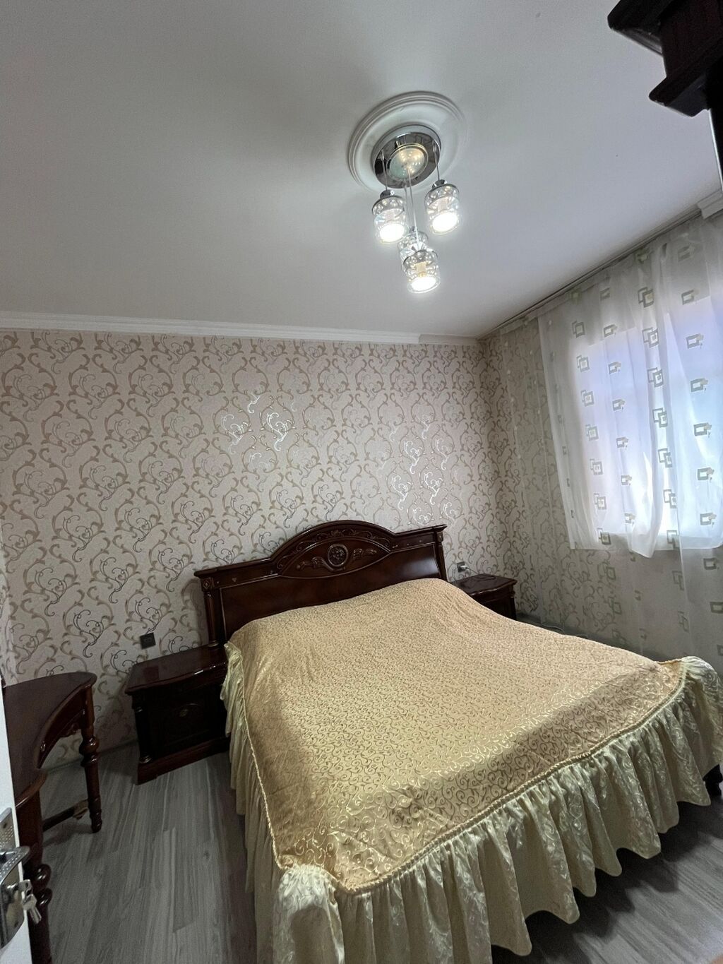 4 otaqlı, 108 kv. m, Kredit yoxdur, Orta təmir