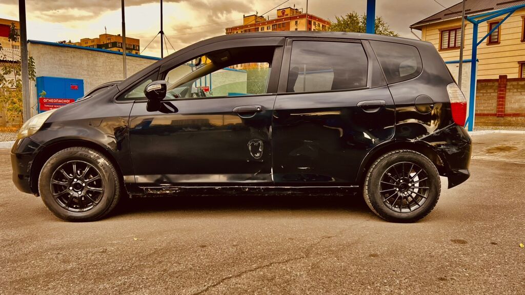 Honda Fit: 2002 г., 1.3 л, Автомат, Бензин, Хэтчбэк: фото 3