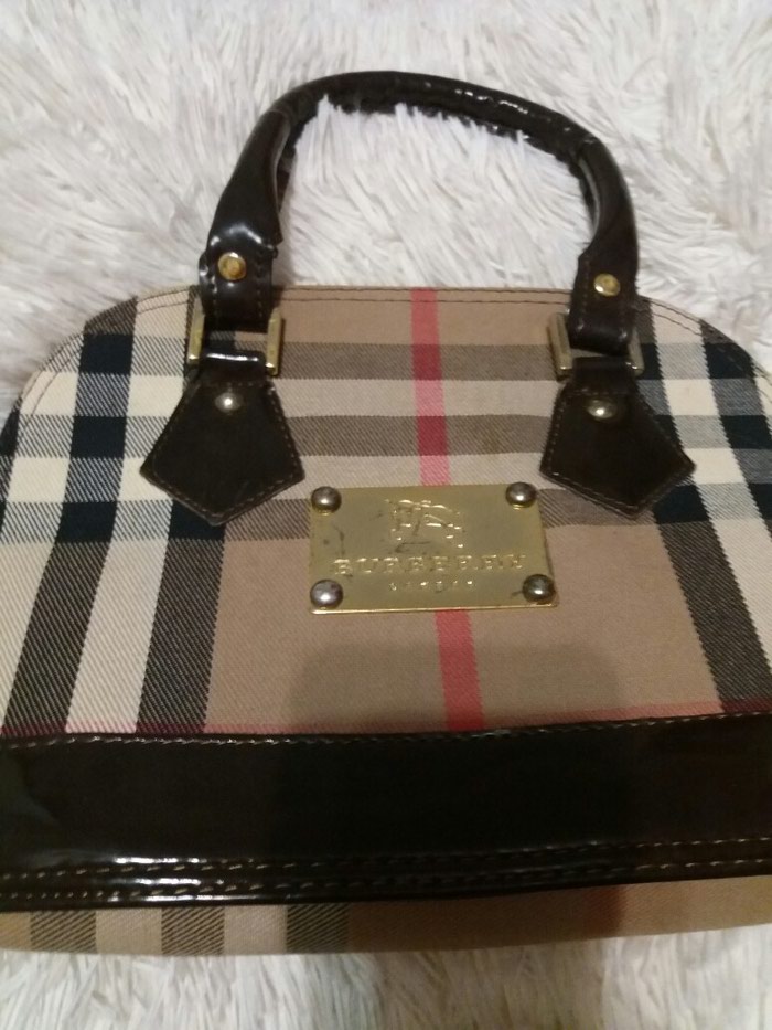 Torbe: BURBERRY torba na lalafo.rs BURBERRY torba - Novi Sad