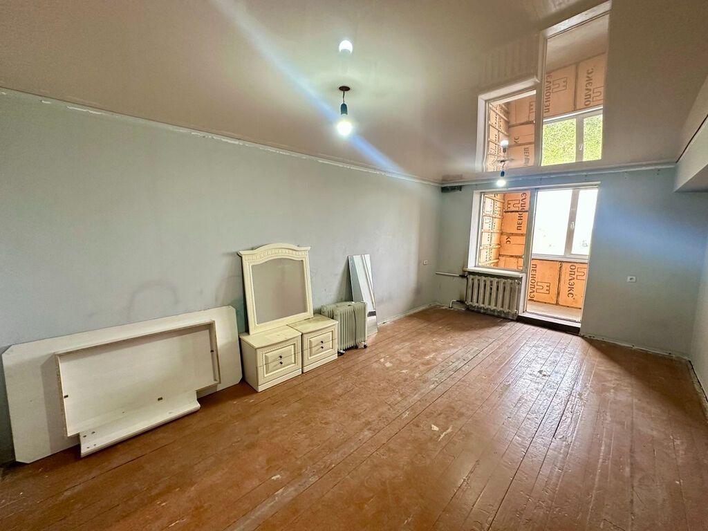 3 комнаты, 76 м², Кожомкул стадион Индивидуалка, 5 этаж, Требуется ремонт: фото 2