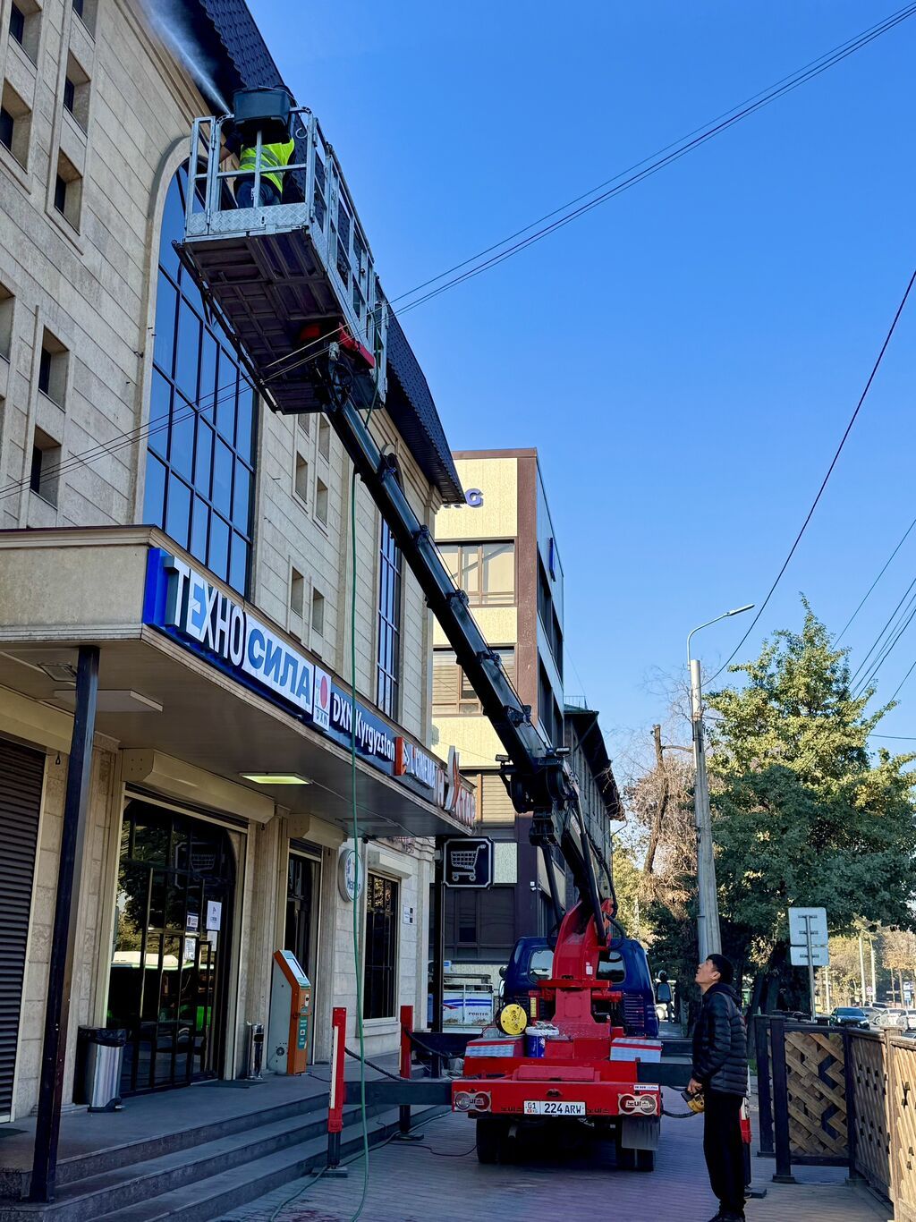 Услуги автовышки от 12 до 28м (на базе Киа бонго 21м) Описание: -: фото 2