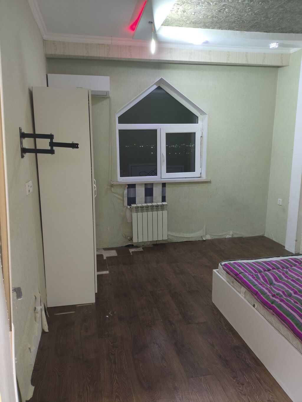 2 otaqlı mənzil – mətbəx və qonaq otağı mebellə - Plan: girişdən