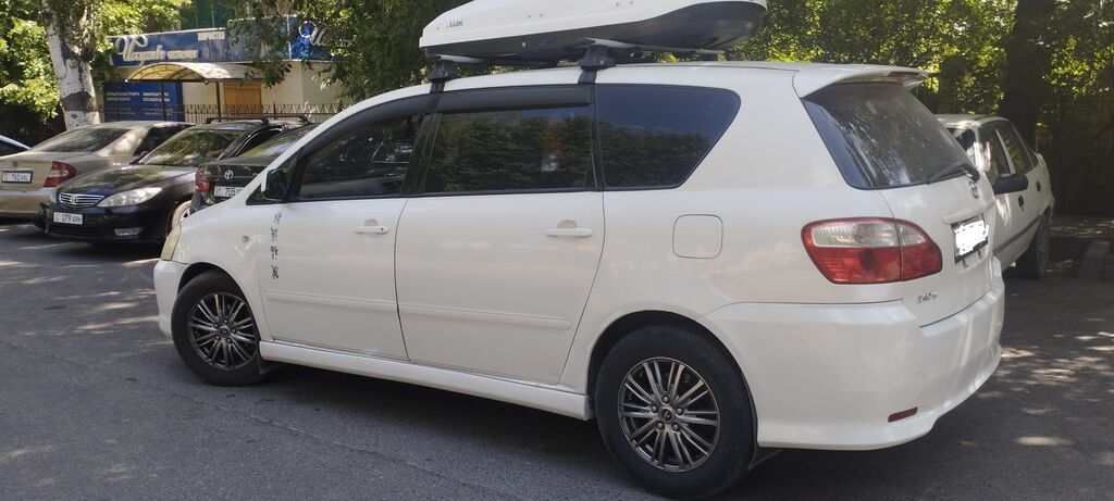 Toyota Ipsum: 2004 г., 2.4 л, Автомат, Газ, Минивэн