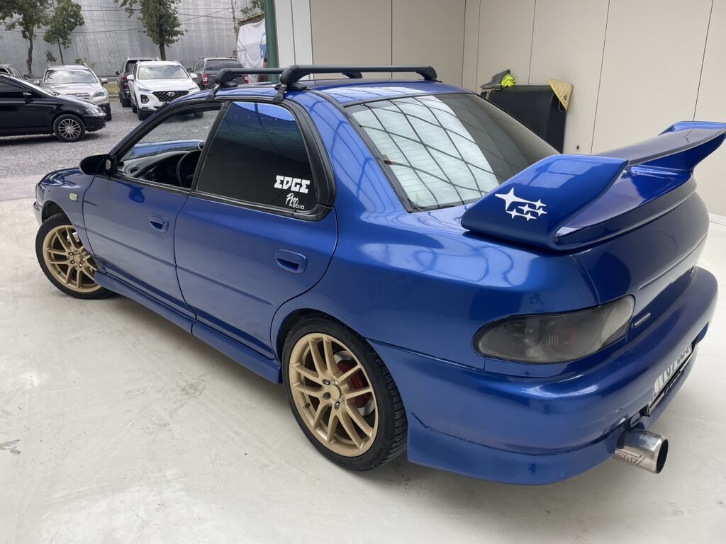 Subaru Impreza: 1997 г., 2 л, Механика, Бензин, Седан: фото 2