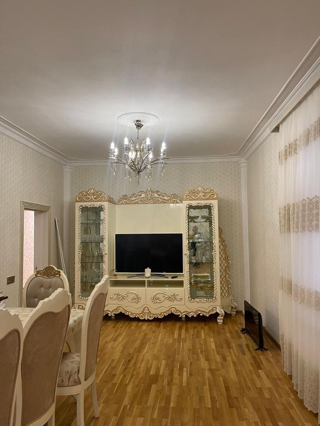 5 otaqlı, 285 kv. m, Yeni təmirli