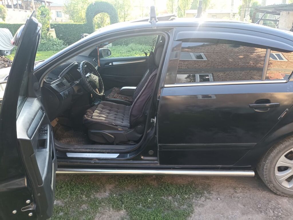 Opel Astra: 2008 г., 1.8 л, Автомат, Бензин, Седан — фото 1