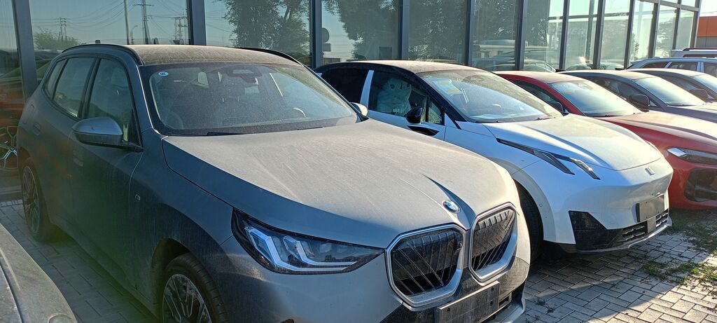 BMW iX1