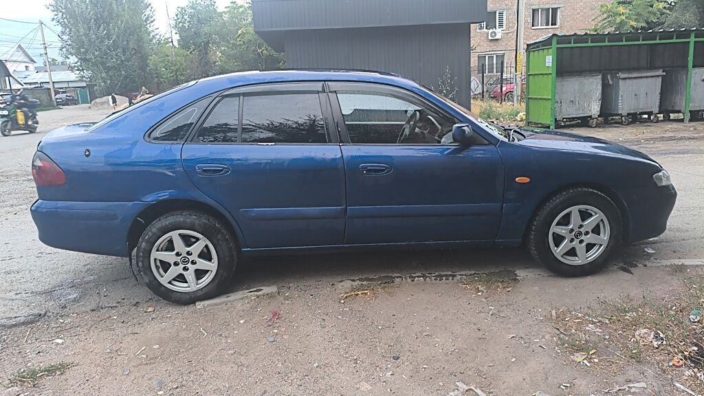 Mazda 626: 2000 г., 1.8 л, Механика, Бензин, Лифтбек: фото 2