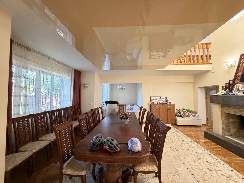 600 м², 6 комнат и более, Киргизия 1: фото 3