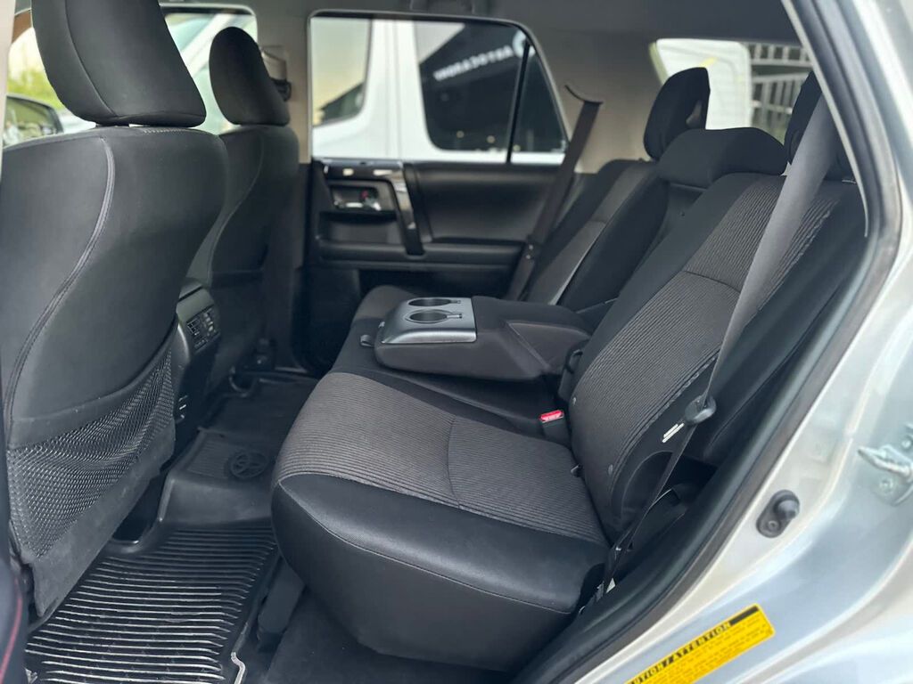 Toyota 4Runner: 2019 г., 0.4 л, Автомат, Бензин, Внедорожник: фото 4