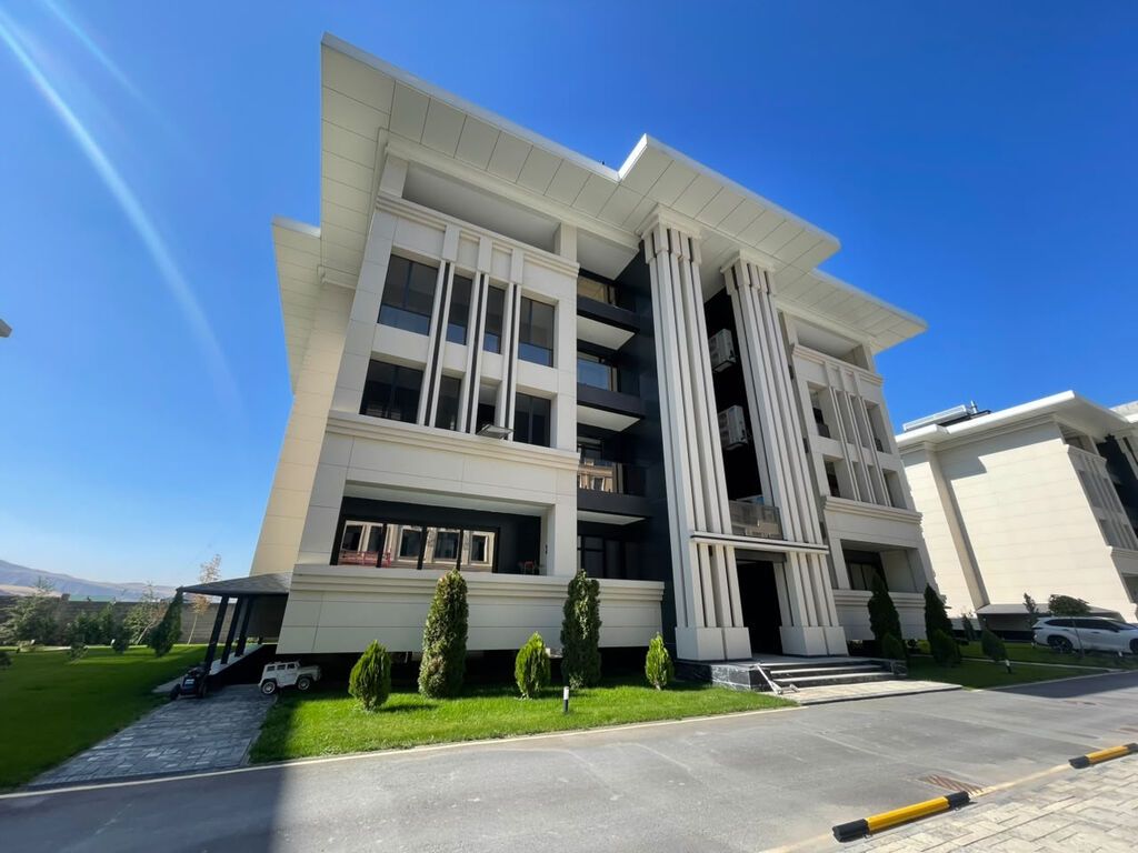 4 комнаты, 205 м², АУЦА Элитка, 2 этаж, ПСО (под самоотделку): фото 1