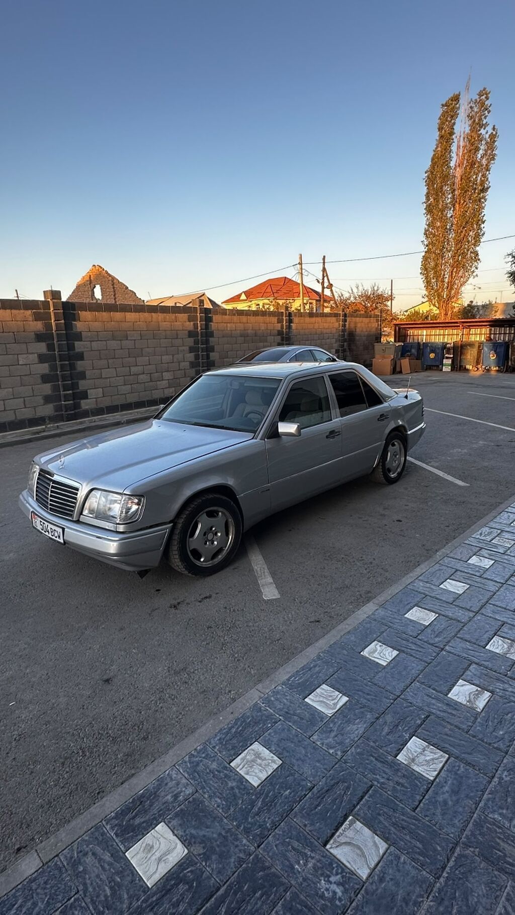 Mercedes-Benz W124: 1993 г., 4.2 л, Механика, Бензин, Седан: фото 3