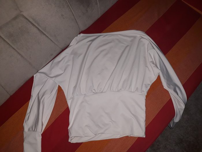 Košulje i bluze: Bluza sa miš rukavima
veličina M na lalafo.rs Bluza sa miš rukavima
veličina M - Zajecar