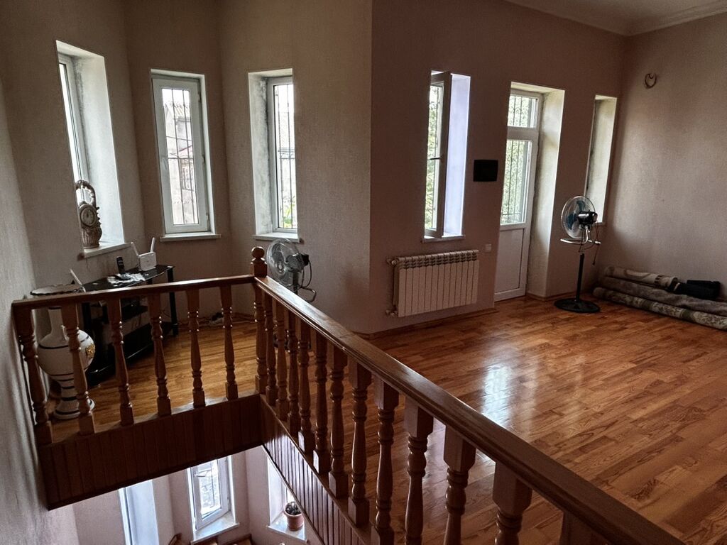 218 kv. m, 6 otaqlı, Qaz, İnternet, Kombi