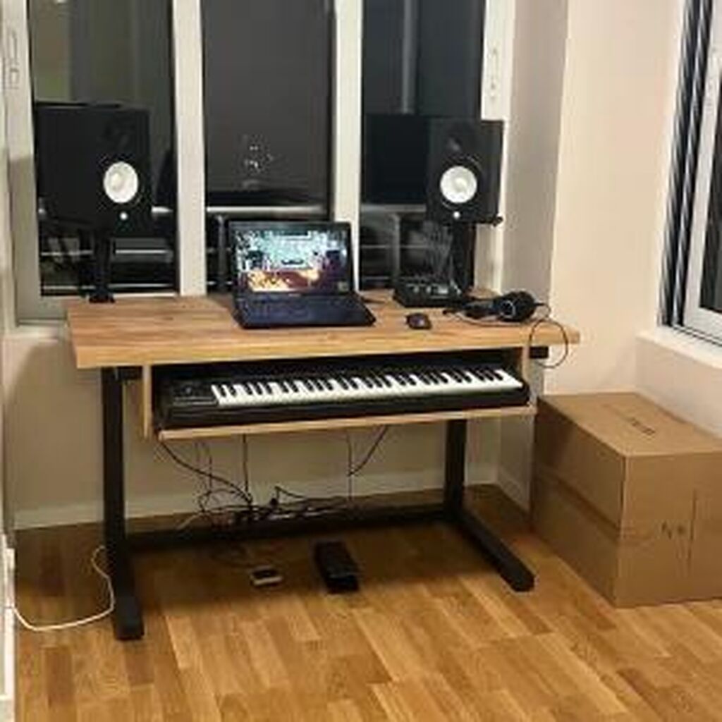 Kancelarijski stolovi: IZRADA STOLOVA ZA MUZIČKI STUDIO GX76 | Izrada po meri Dezen ploče po