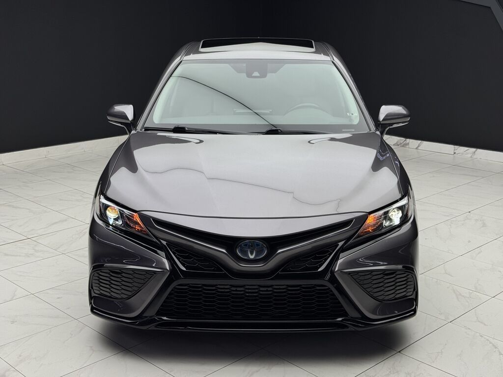 Toyota Camry: 2021 г., 2.5 л, Вариатор, Гибрид, Седан: фото 2