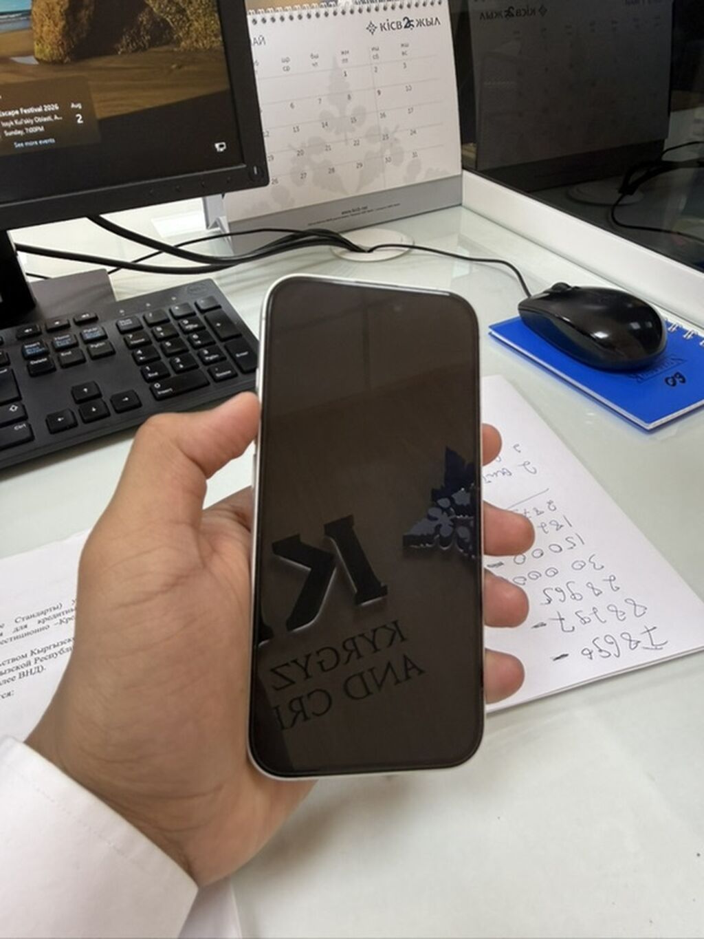 IPhone 16, Б/у, 128 ГБ, Natural Titanium, Защитное стекло, Чехол, 89 %: фото 2