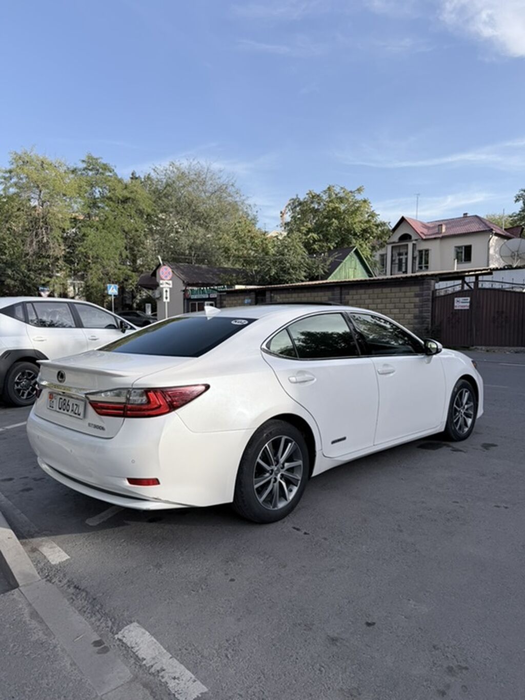 Lexus ES: 2016 г., 2.5 л, Автомат, Гибрид, Седан: фото 3