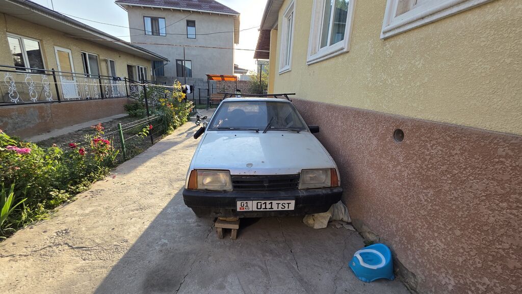 Легковой автомобиль седан с багажником на крыше. Основное: - Кузов: фото 3