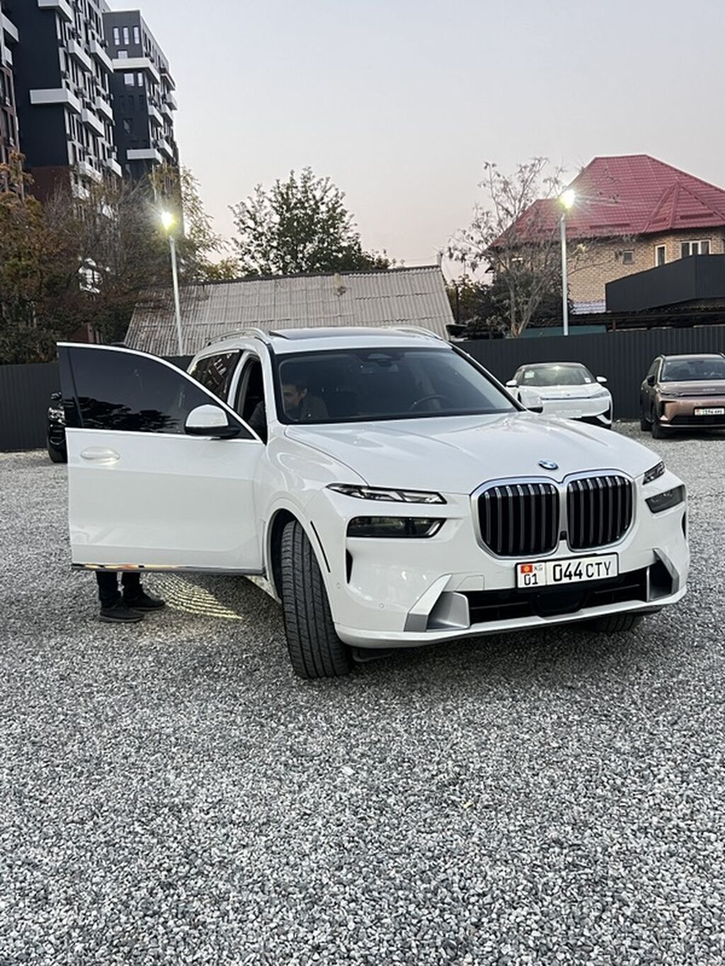 BMW X7: 2023 г., 3 л, Автомат, Бензин, Кроссовер: фото 3