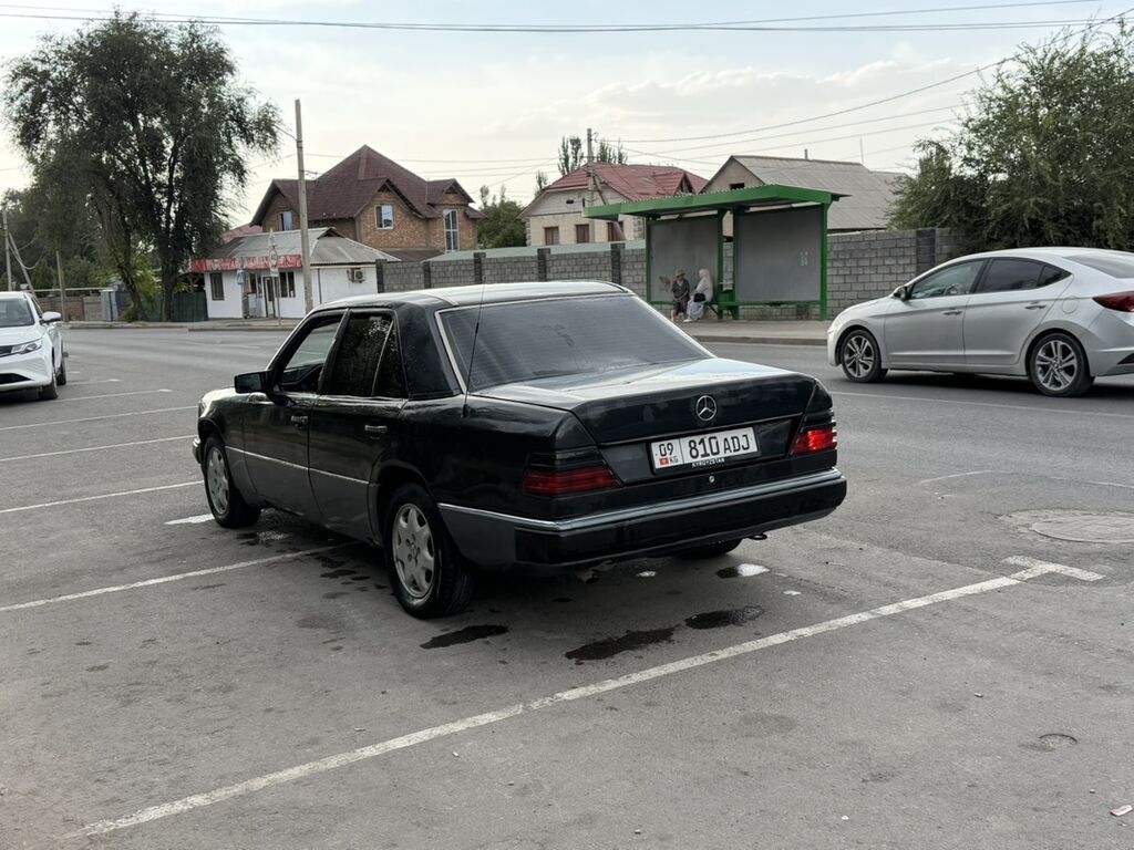 Mercedes-Benz W124: 1990 г., 2.3 л, Механика, Бензин, Седан: фото 4