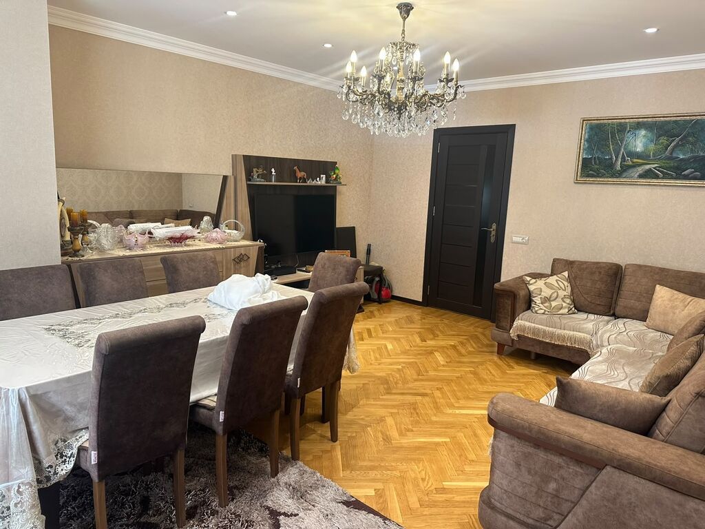 Bakı, 4 otaqlı, Köhnə tikili, m. Qara Qarayev, 100 kv. m