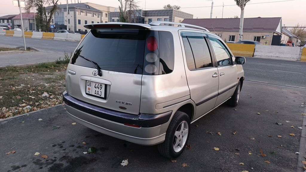 Toyota Raum: 2000 г., 1.5 л, Автомат, Бензин, Минивэн: фото 1