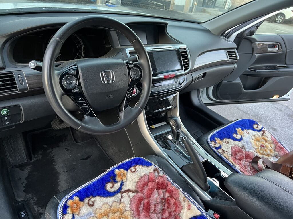 Honda Accord: 2017 г., 2 л, Автомат, Гибрид, Седан: фото 4
