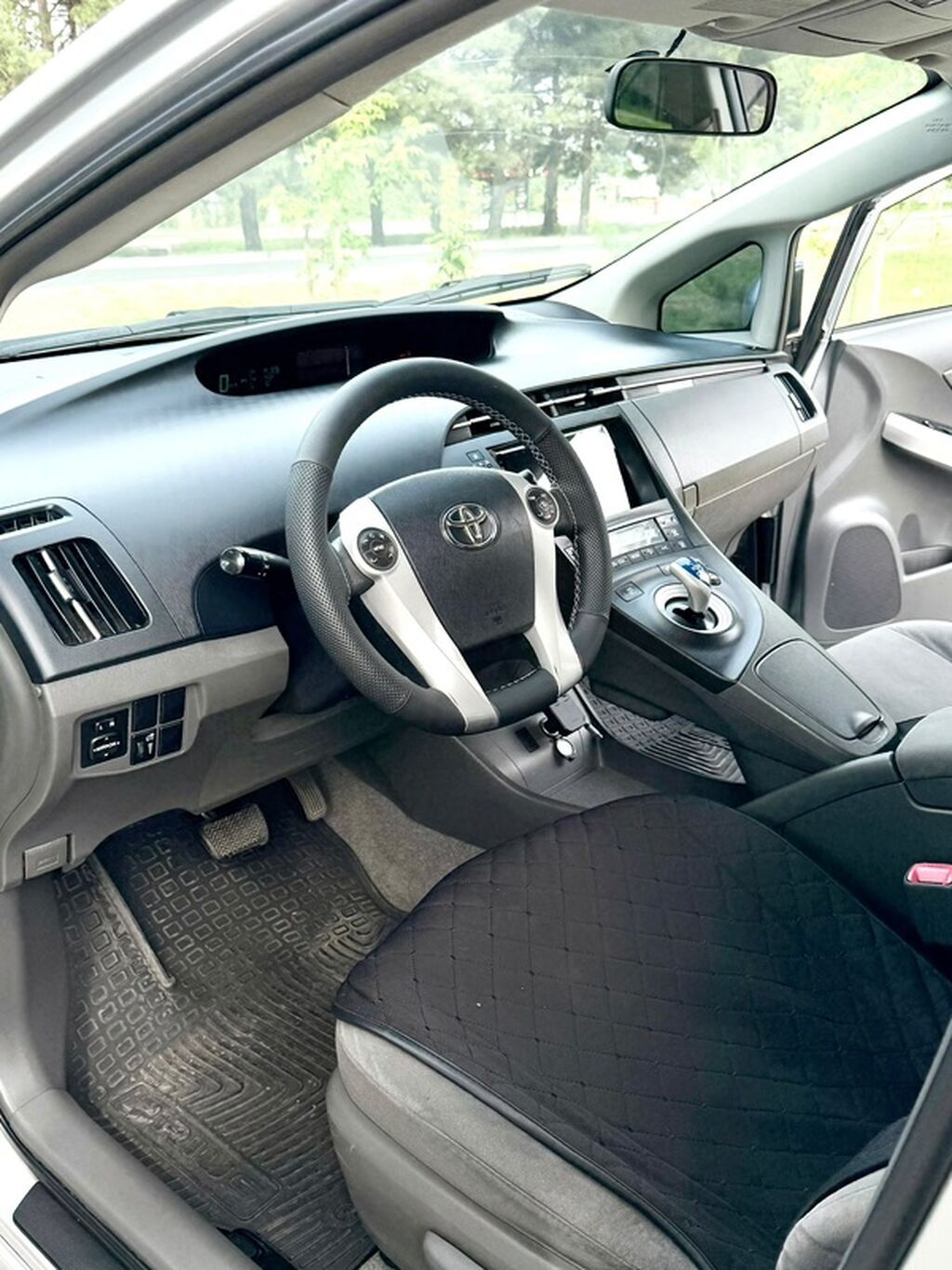Toyota Prius: 2011 г., 1.8 л, Гибрид, Хэтчбэк: фото 7