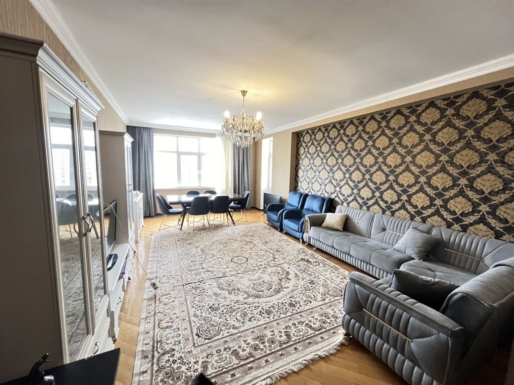 Bakı, Yasamal, 3 otaqlı, Köhnə tikili, m. Elmlər Akademiyası, 147 kv. m