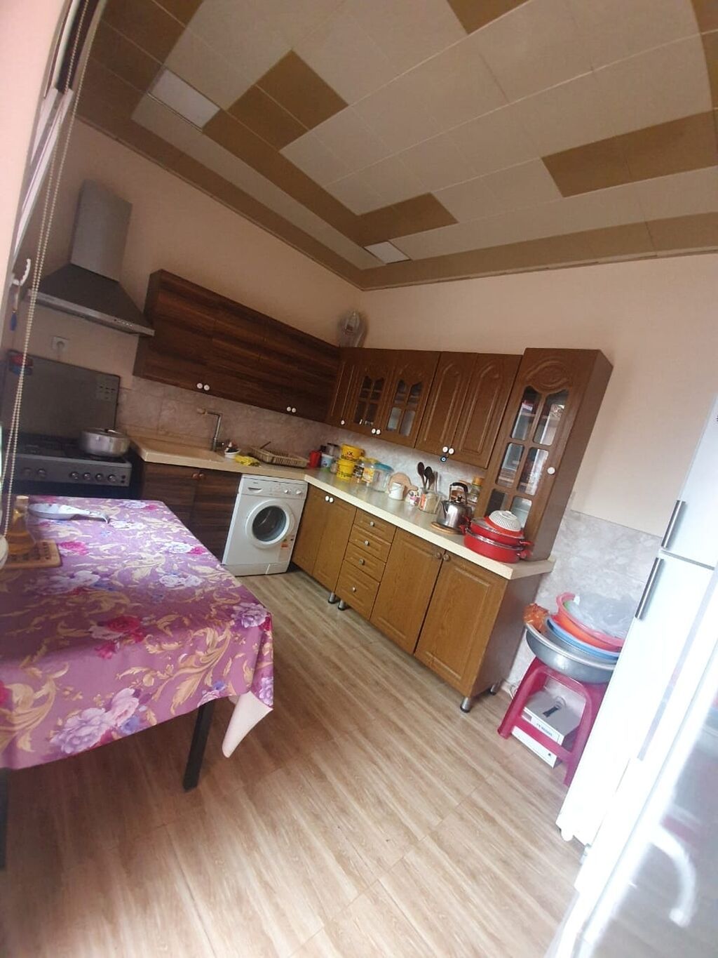 Bakıxanov qəs. 6 otaqlı, 200 kv. m, Yeni təmirli