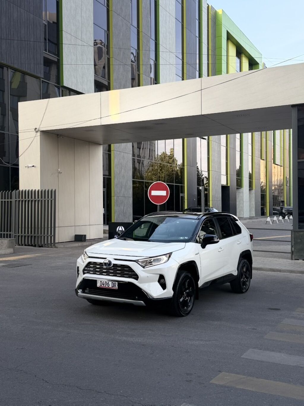 Toyota RAV4: 2020 г., Гибрид, Кроссовер: фото 2