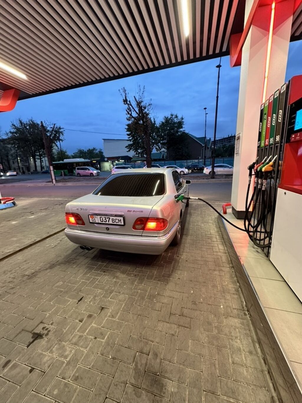 Mercedes-Benz E-Class: 1996 г., 3.2 л, Автомат, Бензин, Седан: фото 2