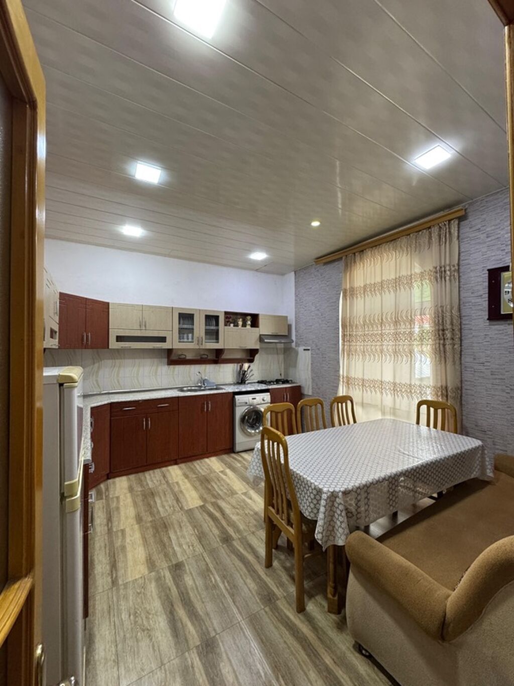200 kv. m, 5 otaqlı, Hovuzsuz, Kombi, Qaz, İşıq
